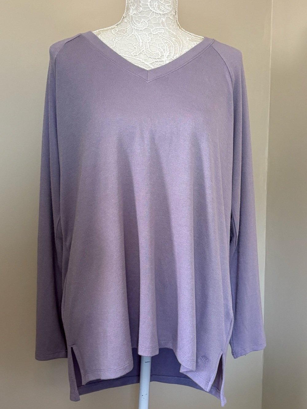 Banana Republic Lilac V-Neck Tunic Sweater XL Long Sleeve Soft Knit Hi-Low Top